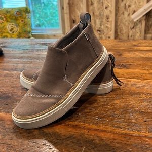 TOMS Paxton slip on sneaker size 7.